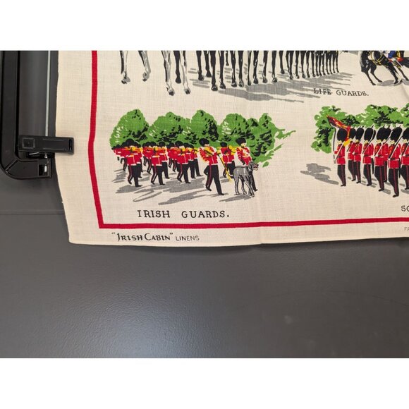 Vintage Mid Century‎ Irish Cabins Linen Souvenir Tea Towel - The Queens Guards - Picture 3 of 7